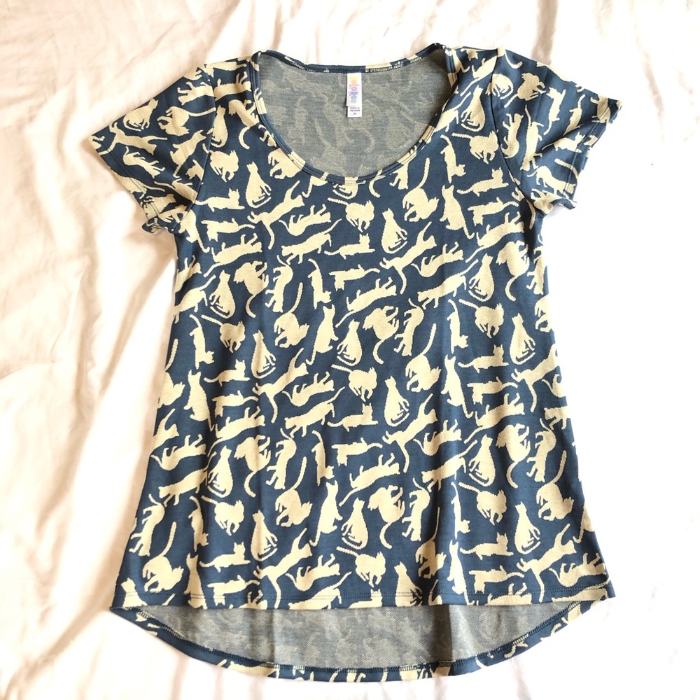 LuLaRoe Classic Tee with Cats XS - Like New